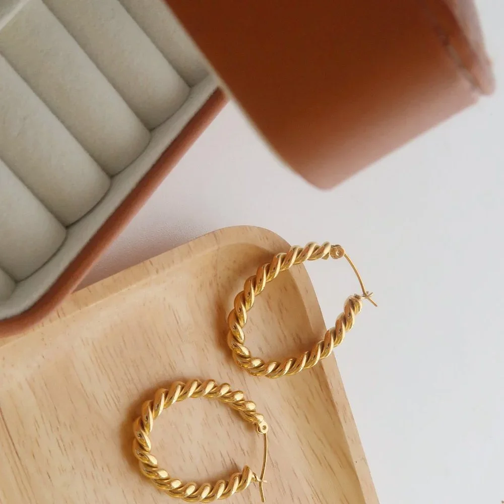 NEW 18K Gold Plated Braided Oval Hoop Earrings